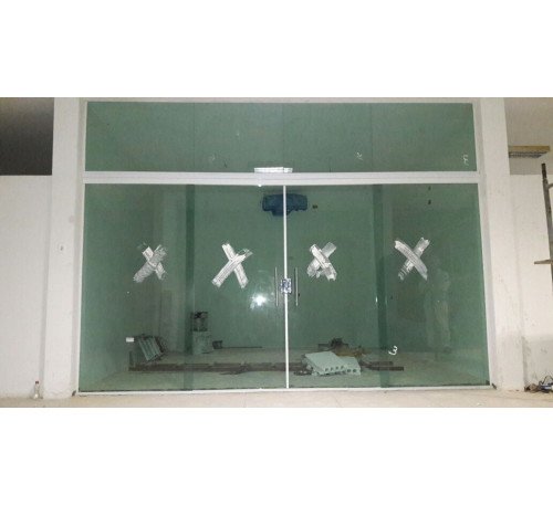 Porta De Correr Com Bandeira Fixa Em Vidro Verde