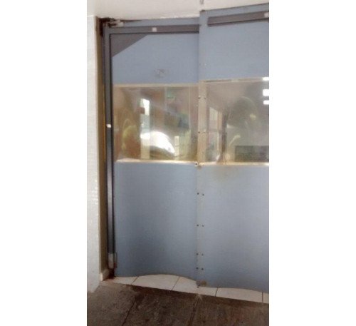 Antes E Depois Porta Pivotante Dupla Com Bandeira E Mola Dorma