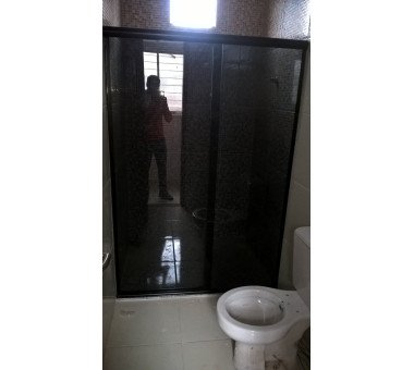 Box Fumê Com Perfil Al Preto