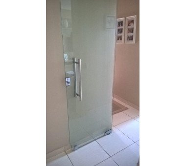 Porta Pivotante Simples  ( Entre Sala Corredor )