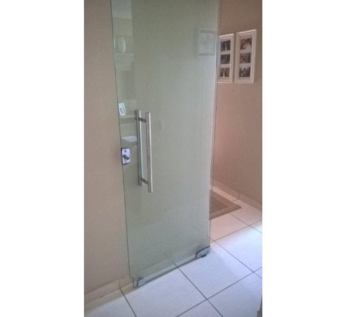 Porta Pivotante Simples  ( Entre Sala Corredor )
